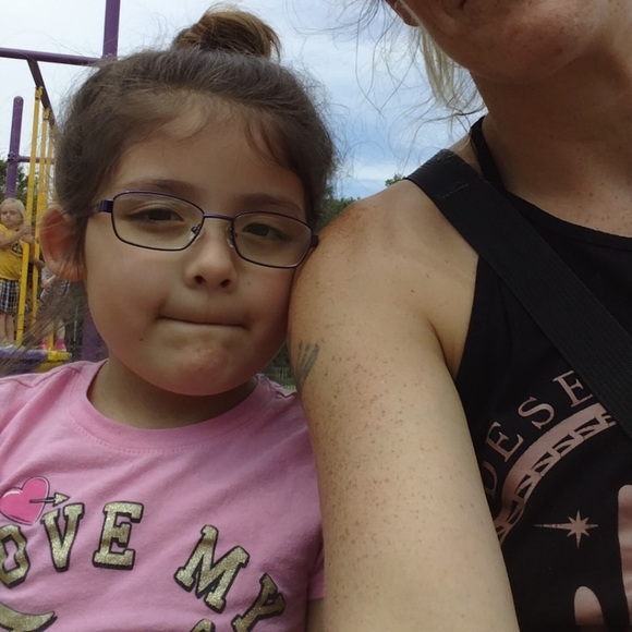 Meet your Posher, April Diane Ramirez - Picture 3 of 12